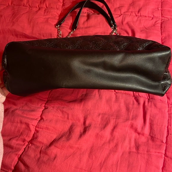 Guess Tote purse - Picture 4 of 11